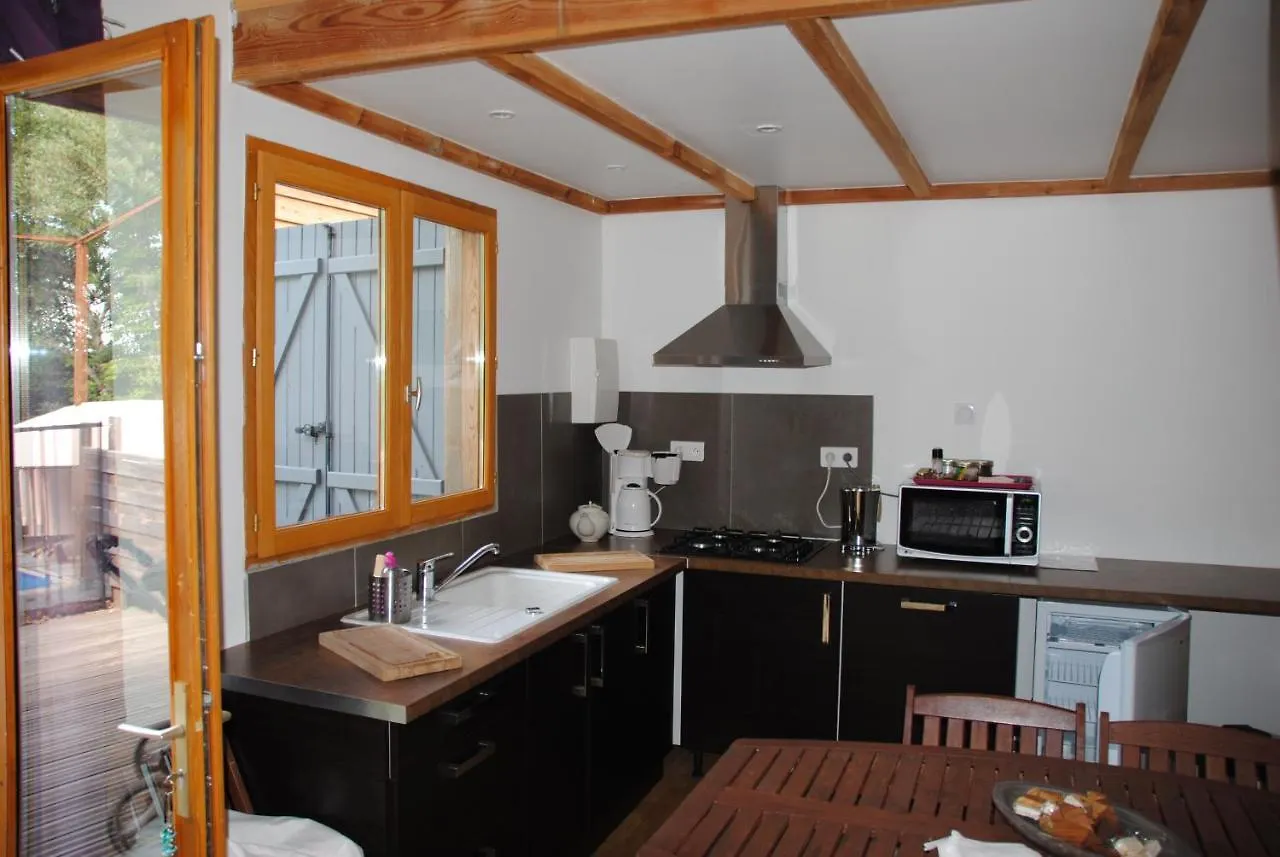 Insolite Bois Cailloux avec Spa Saint-Remeze