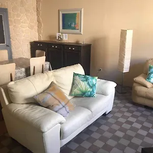 Hébergement de vacances Gite De Village 6 Personnes, Le Donjon